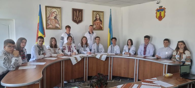Отримали найвищий бал: на Рожнятівщині випускникам вручили грошові премії (ФОТО)