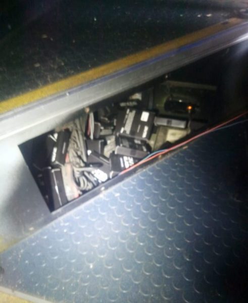 Прикордонники знайшли у сходах автобуса, що їхав до Польщі 10 кілограм тютюну (ФОТО)