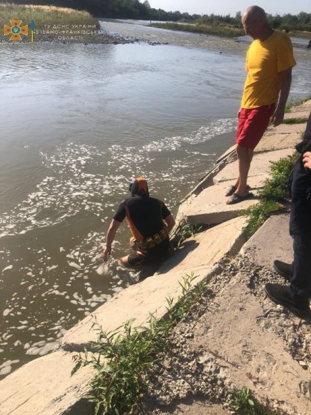 У Коломиї втопився 14-річний хлопець: тіло підняли на берег (ФОТО)