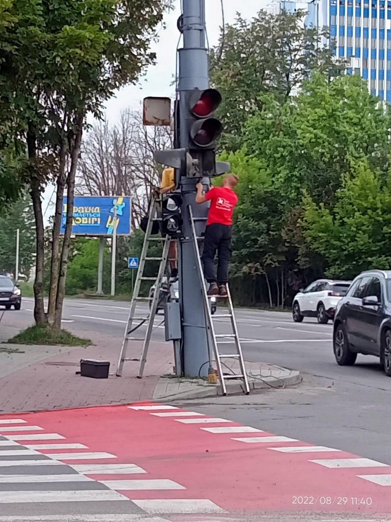 Будь ласка, дивіться на світлофор: у Франківську, на Пасічній зміни (ФОТО)