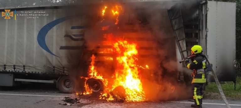 Неподалік Франківська загорілася вантажівка: подробиці від ДСНС (ФОТО) 9 302679433 387268263562543 5685845730645319973 n