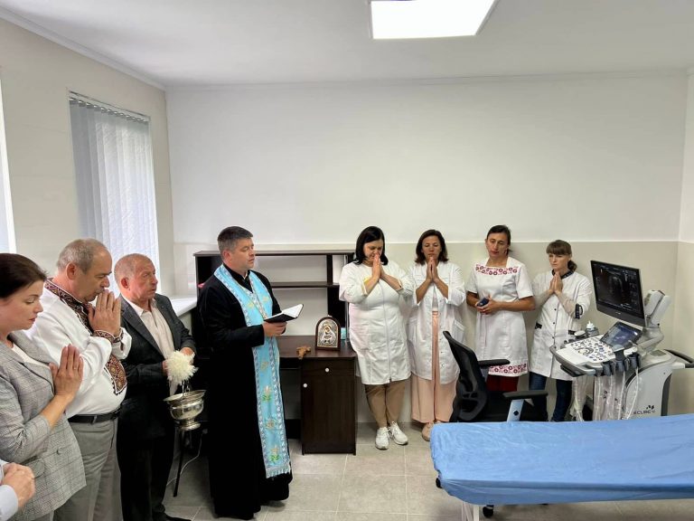 У Верховині відкрили і освятили новий УЗД-кабінет з новітнім обладнанням (ФОТО) 9 У Верховині відкрили і освятили новий УЗД-кабінет з новітнім обладнанням (ФОТО)