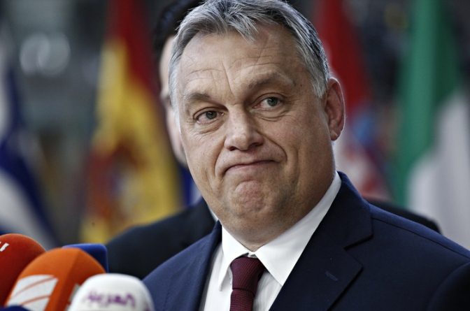 Угорський прем'єр заявив, що Україна зможе воювати, поки їй допомагають США зброєю та грошима