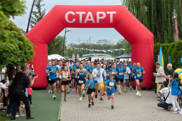 Вишиванка IF RUN: на благодійному забігу у Франківську зібрали 150 тисяч грн для ЗСУ 2 6 1
