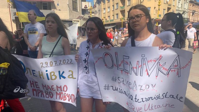 У Франківську провели акцію на підтримку полонених азовців (ФОТО) 11 6ed12abfda37c071