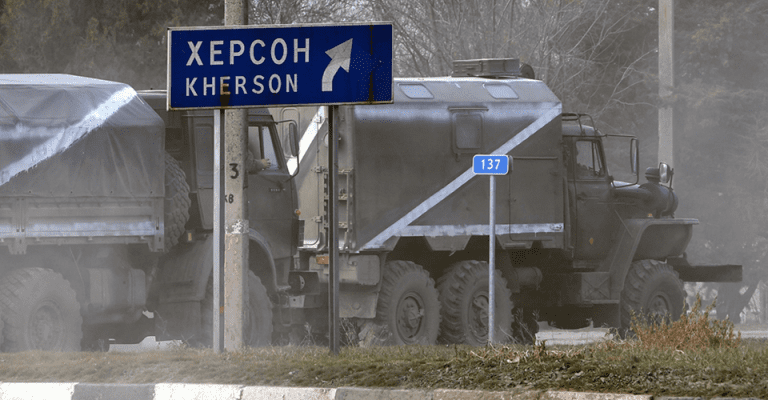 Російські військові почали вивозити свої родини з окупованого Херсона