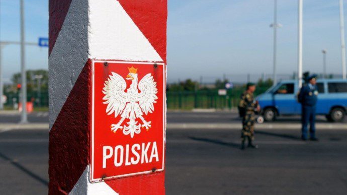 Біженці з України повинні будуть сплачувати податок у Польщі