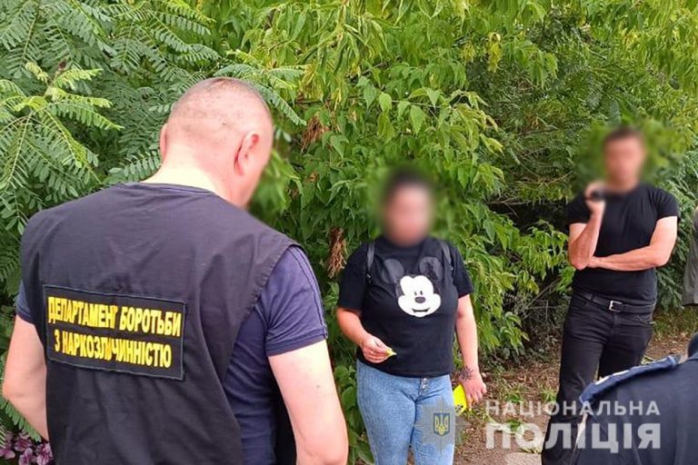 Поліцейські вилучили у мешканки Прикарпаття наркотиків на понад 3 мільйони гривень 11 DBN zbut 3 mln 10 08 22 01