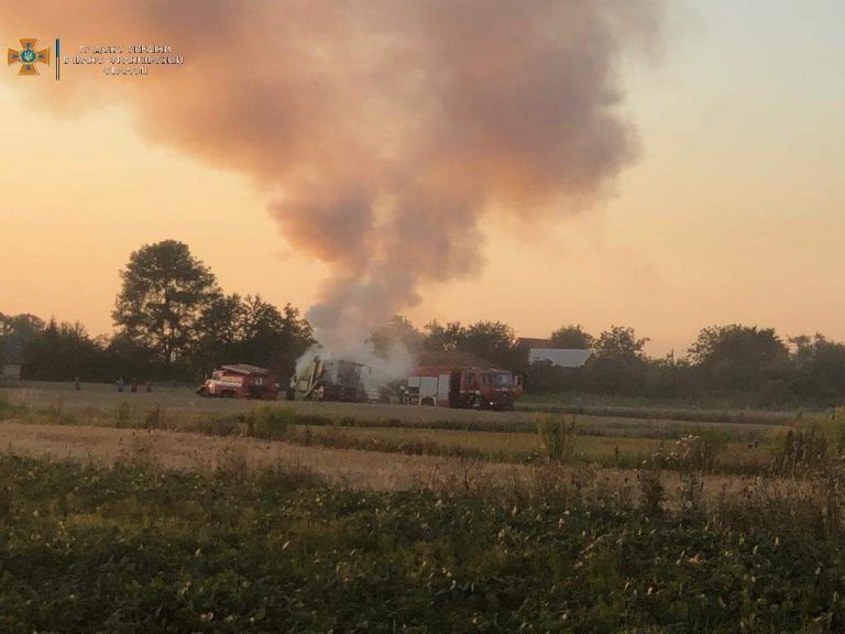 На полі в Коломийському районі загорівся комбайн, допомогли рятувальники (ФОТО) 4 FB IMG 1659678827167