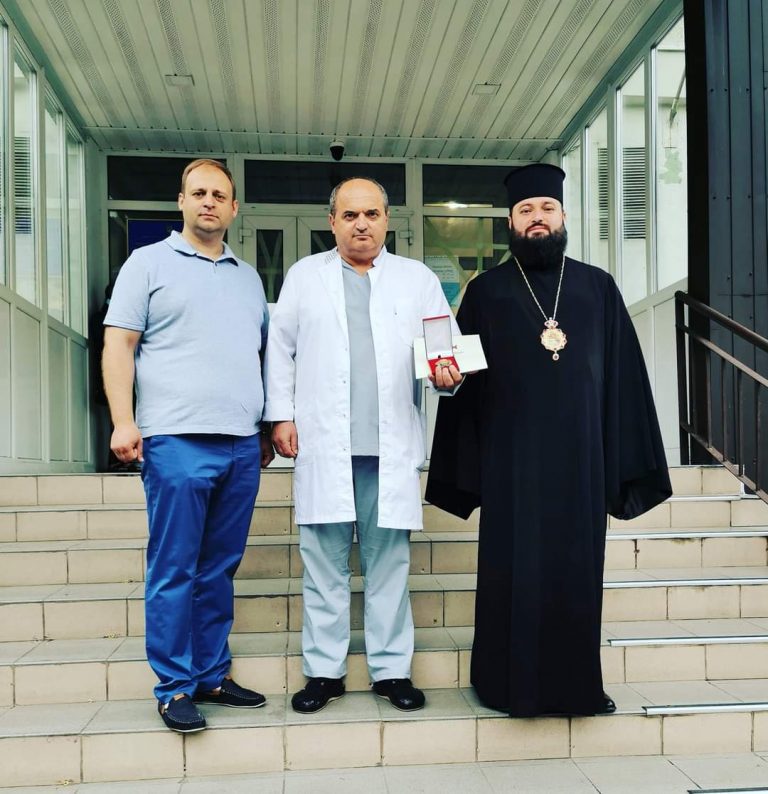 Митрополит Епіфаній нагородив гендиректора обласного перинатального центру відзнакою Пантелеймона 4 FB IMG 1660050576955