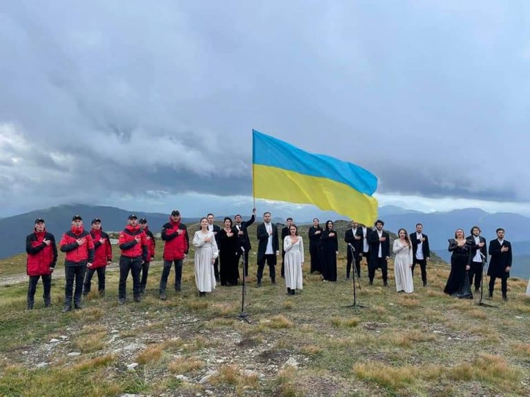 Франківський драмтеатр зіграв "Бій за Україну" на горі Піп Іван 3 FB IMG 1661358822112