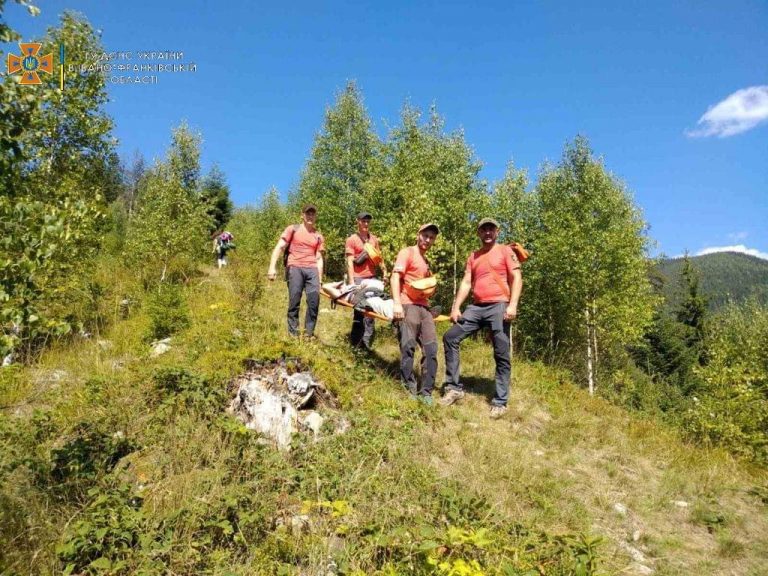 На Верховинщині травмувалася туристка, допомогли рятувальники (ФОТО) 2 FB IMG 1661685703576