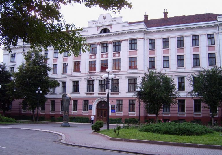 В Івано-Франківському апеляційному суді критично бракує суддів (ВІДЕО) 4 Fasad sudu