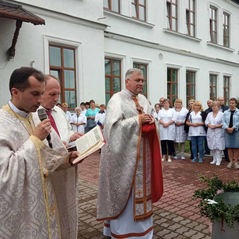 Сюди приходять за оздоровленням душі: у Долинській лікарні освятили каплицю (ФОТО) 14 Сюди приходять за оздоровленням душі: у Долинській лікарні освятили каплицю (ФОТО)