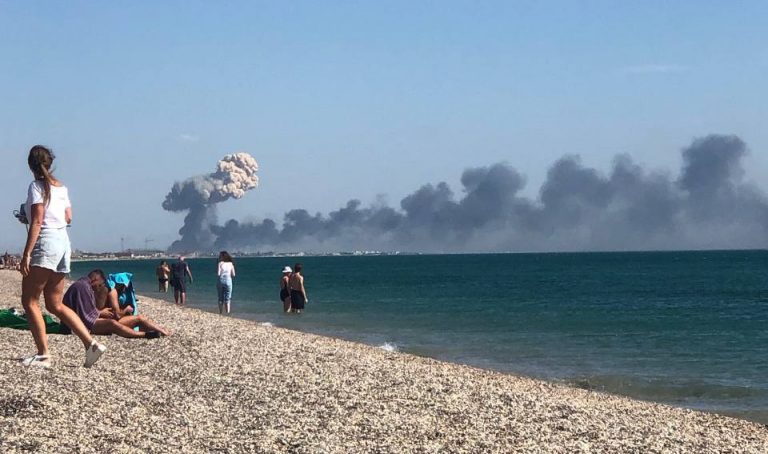 В окупованому Криму пролунали потужні вибухи: фото та відео з місць "прильотів" 5 photo 2022 08 09 15 53 00