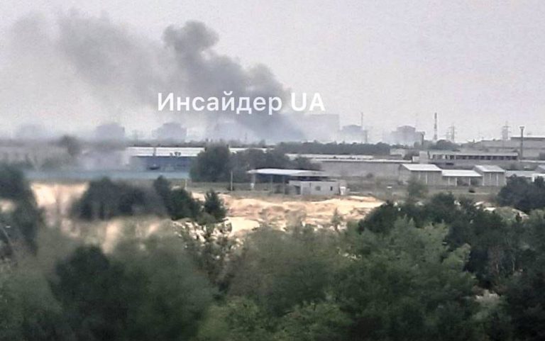 Над Запорізькою АЕС підіймається дим: що відбувається у Енергодарі (ФОТО, ВІДЕО) 10 photo 2022 08 11 16 10 17