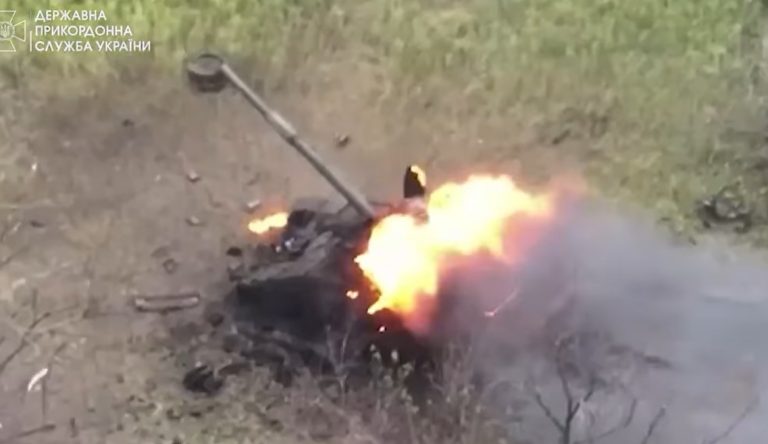 Зірвало башту: ЗСУ ефектно знищили ворожий танк за допомогою дрона (ВІДЕО) 7 wikimedia by volodimir krinitskii 1 480x27011111