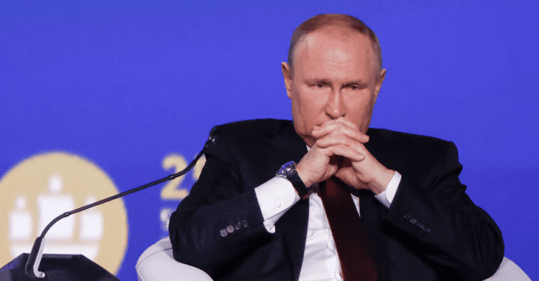 Відсторонити Путіна від влади вимагає група депутатів із Санкт-Петербурга (РІШЕННЯ) 12 245117 putleruga reuters new 960x560 0