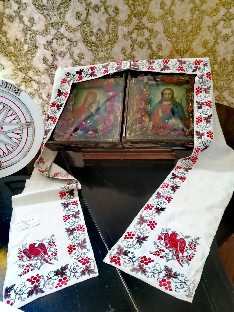 Автентичні речі врятували у Краматорську - показують у Коломиї (ФОТО) 7 300875019 801661794343313 3887891767997692448 n