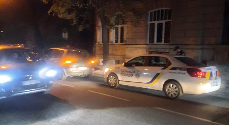 Пізно ввечері у Франківську патрульні наздоганяли водійку (ФОТО, ВІДЕО) 5 301894096 2241440179355910 8279432445582170381 n