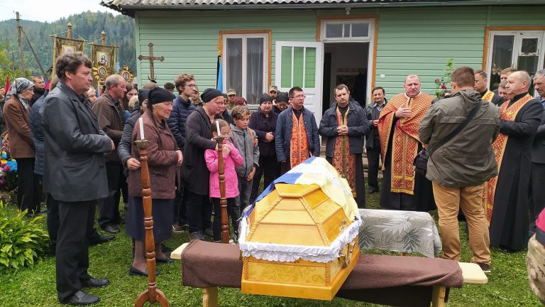 Загинув на війні: на Яремчанщині попрощалися із бійцем (ФОТО) 4 304951917 449729010516777 9016900127360994186 n