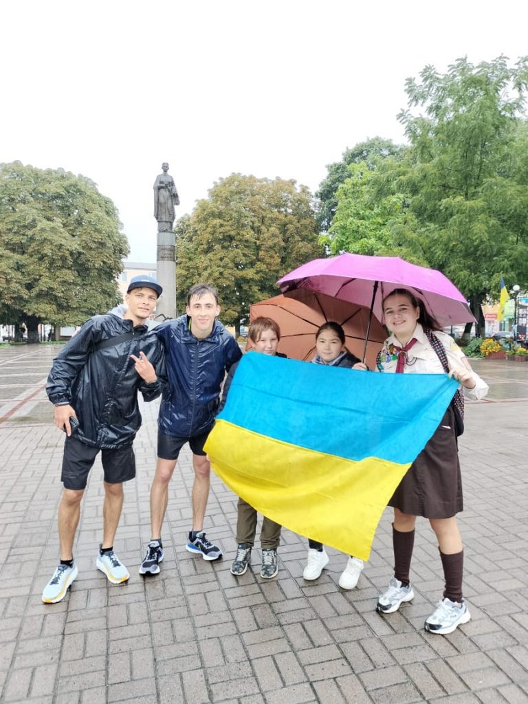 В підтримку ЗСУ: двоє пластунів біжать зі Львова до Франківська (ФОТО) 10 306398341 5574897992589191 3789514097767881671 n