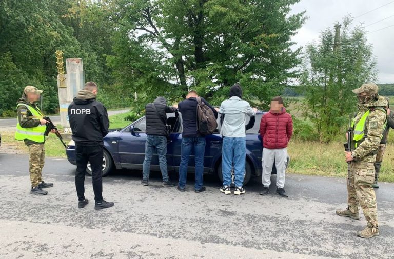 Прикордонники затримали чоловіка, який незаконно намагався переправити прикарпатців за кордон 4 306786246 398771999099902 1471831404298988961 n