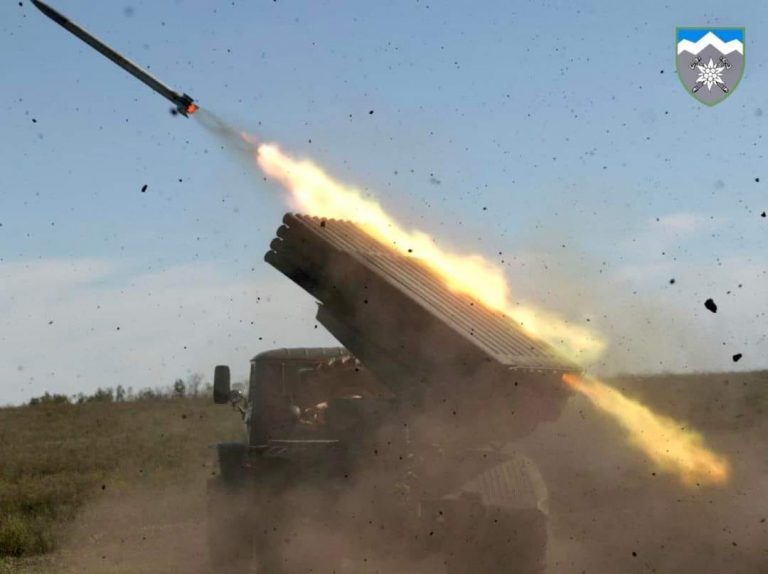 213 доба війни в Україні: у Генштабі розповіли про здобутки ЗСУ (МАПА) 12 Фейкові "референдуми" не зупинили контрнаступ ЗСУ на Херсонщині - ОК "Південь"