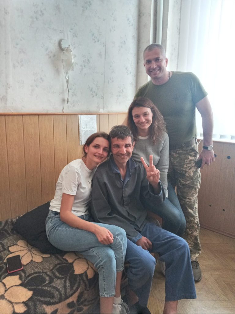 Звільнені з полону "азовці" зустрілися з рідними (ФОТО) 2 308204161 467911995381848 141043264978825567 n