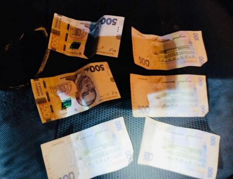 Поклав 3 тисячі гривень: у Заболотові п'яний водій хотів підкупити поліцейських (ФОТО)