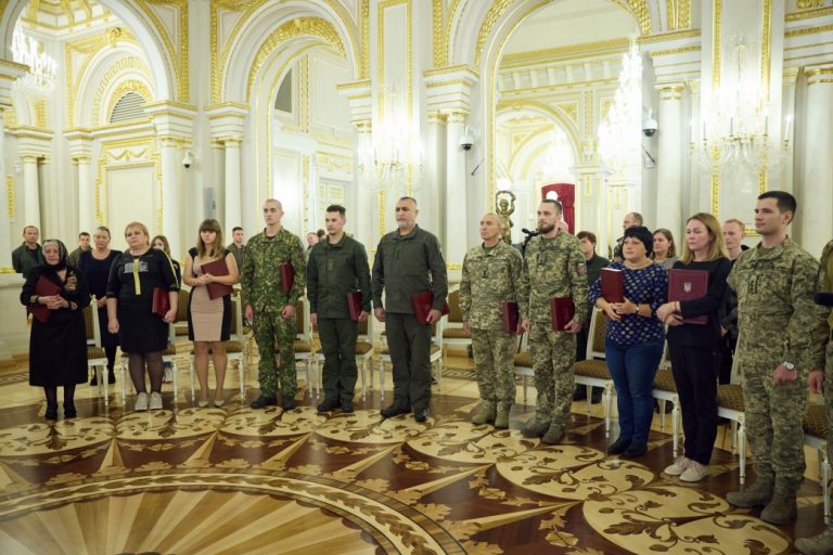 Військовослужбовцю з Прикарпаття вручили “Золоту зірку” Героя України 1 308661865 464911742340249 6531741662603847694 n