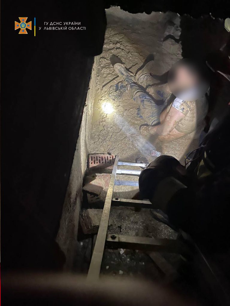 На Львівщині чоловік провалився у підвал 9 309378195 425713682987505 2601203294446812523 n