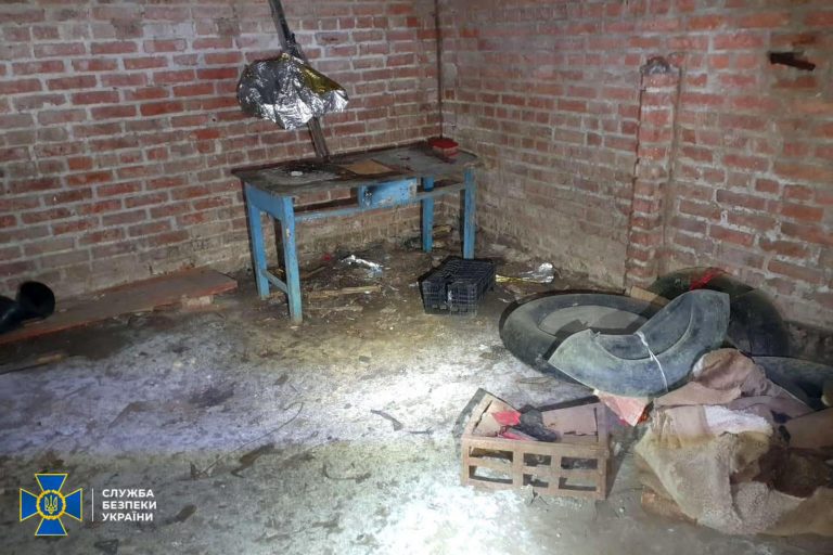 Були жорстокі тортури: на Харківщині знайшли ще одну катівню (ФОТО)