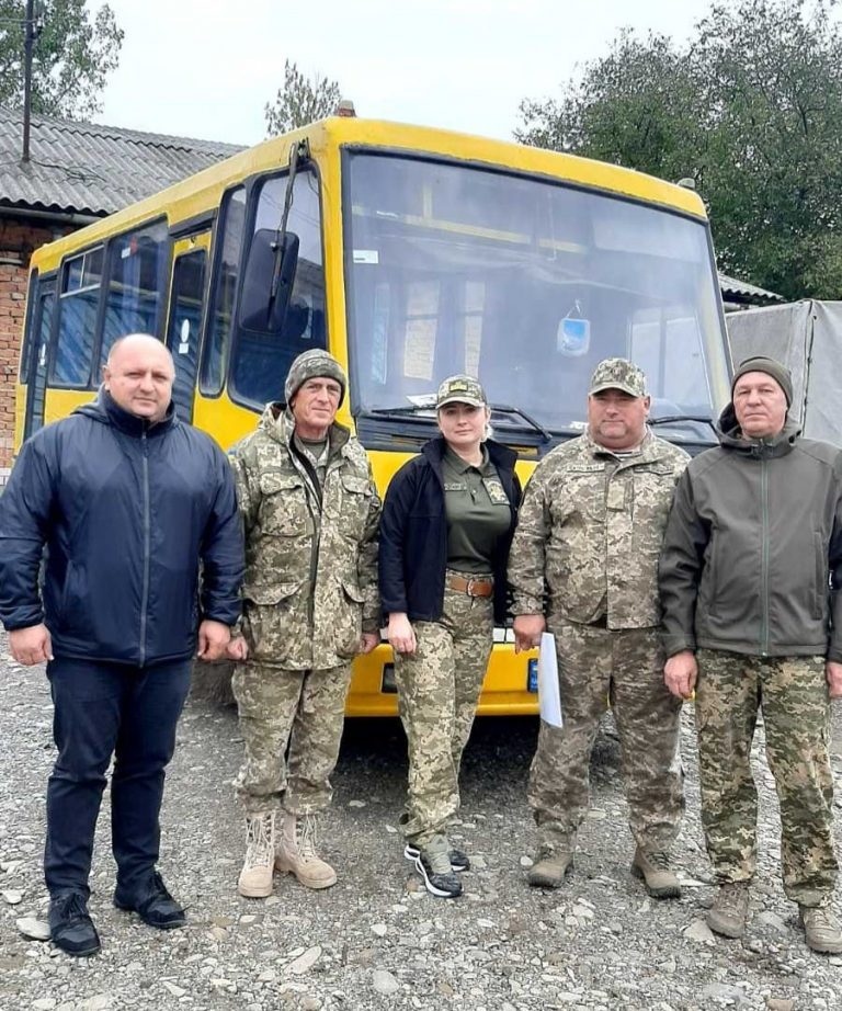 Снятинська громада передала для потреб ЗСУ автобус (ФОТО) 4 632d4f584b842111345651