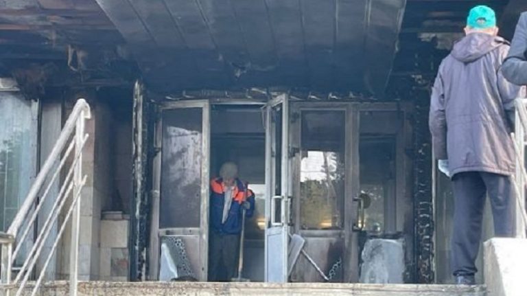 У Росії підпалили міську адміністрацію після оголошення мобілізації 8 7e1f327 pidpal