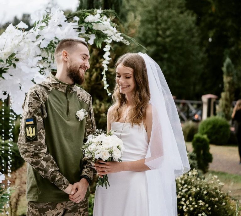 З війни на весілля: у Франківську одружився військовослужбовець (ФОТО) 4 IMG 20220912 221636