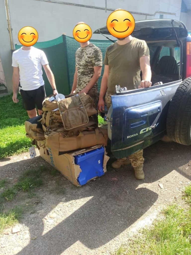 Медикам коломийської «десятки» передали тактичні рюкзаки 4 image 6483441 1