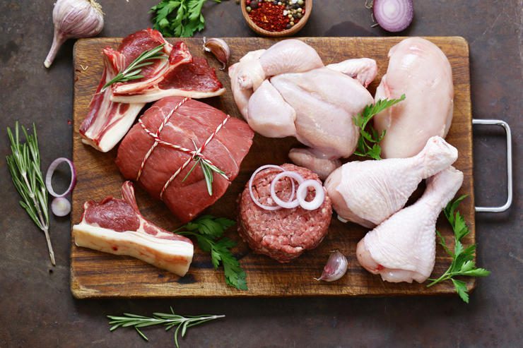 Назвали п'ять помилок, які роблять майже всі у зберігання та приготуванні м'яса