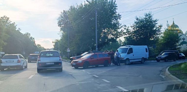 Година пік: в Івано-Франківську трапилася ДТП (ФОТОФАКТ) 9 photo 2022 09 06 17 47 05