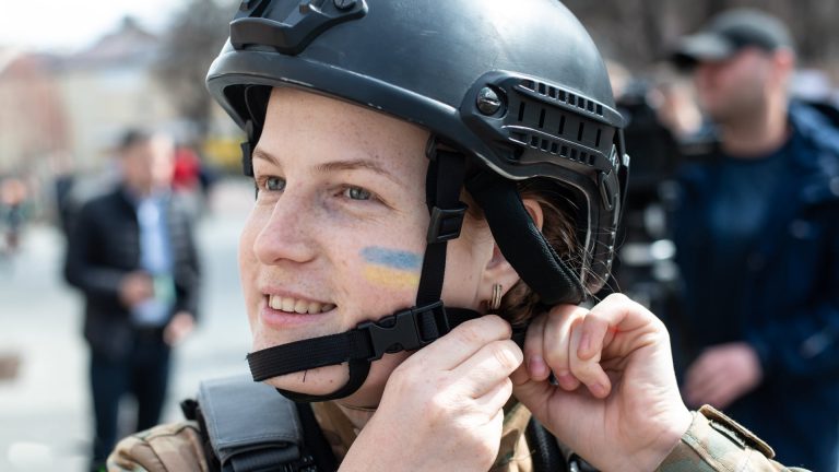 Люди Прикарпаття, історії що надихають: кулеметниця Оксана Рубаняк (ВІДЕО) 7 s1 2
