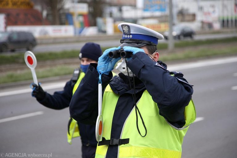 Мчав зі швидкістю 200 км на годину: у Польщі затримали п'яного українця 10 z25839911IHPolicja i wojsko kontroluje pojazdy w ktorych moz