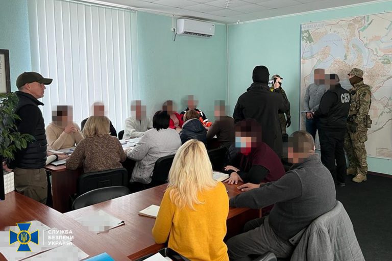 У мерії Миколаєва СБУ зловила "крота": передавав дані окупантам (ФОТО, ВІДЕО) 16 У мерії Миколаєва СБУ зловила "крота": передавав дані окупантам (ФОТО, ВІДЕО)