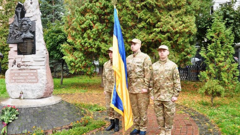 Йому було б 28: у Франківську вшанували пам'ять Героя Небесної Сотні Романа Гурика 4 0514 1024x576 1
