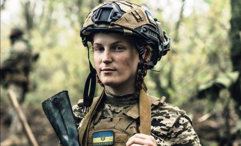 Кулеметниця з Прикарпаття планує видати збірку поезій про війну 2 1 17