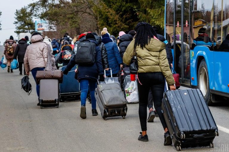 У Польщі 80 тисяч українців втратили право на виплати: яка причина 4 У Польщі 80 тисяч українців втратили право на виплати: яка причина