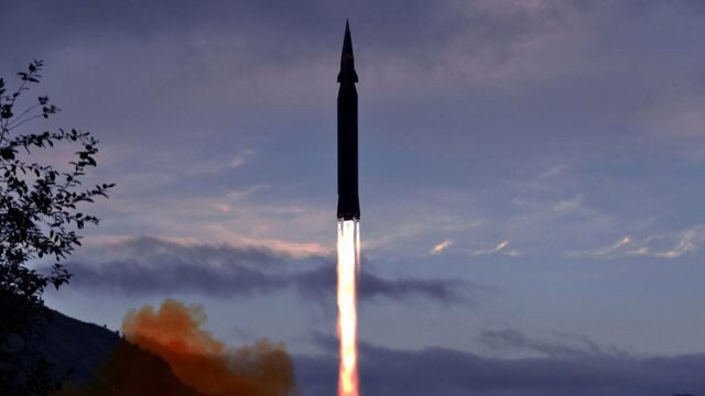 Північна Корея запустила неідентифіковану балістичну ракету над Японією