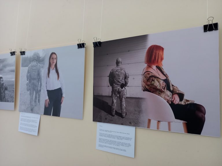 У Франківську відкрили фотовиставку про тих, хто чекає рідних з війни 9 20221025 143033 novyj razmer