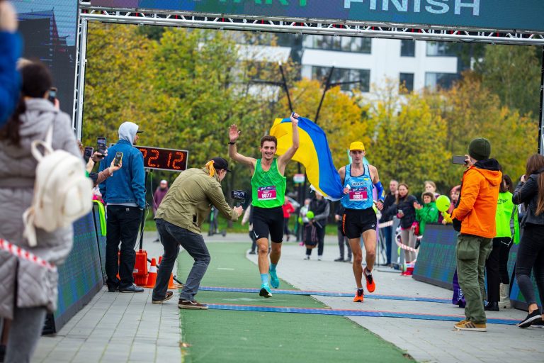 В Івано-Франківську відбувся довгоочікуваний Half Marathon 2022: результати забігів та фото 10 21