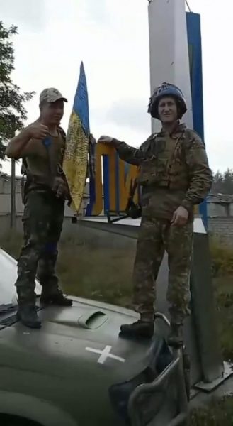 Військовий з Тернопільщини підняв синьо-жовтий стяг у звільненому Лимані (ФОТО)