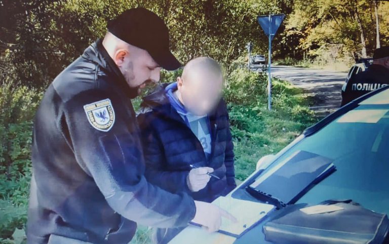 На Богородчанщині поліцейські виявили п'яного водія з пістолетом (ФОТО)